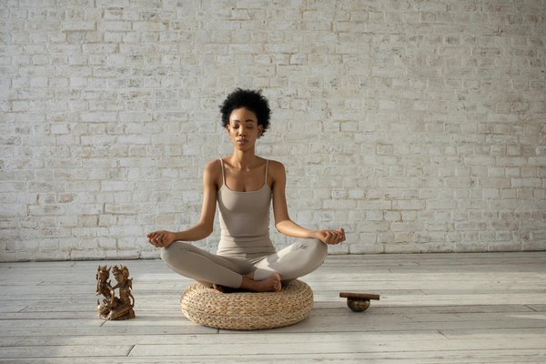 Pratiquer le yoga pour atténuer les nausées de grossesse